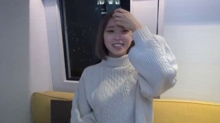 WWW.HENHENLUCOM（下面看此御姐的联系方式和全集视频完整版）巨乳御姐，天生的炮架子