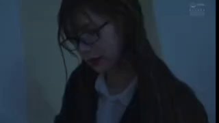 非常可爱粉嫩的学生装妹子玩穴最后喷出好多水来